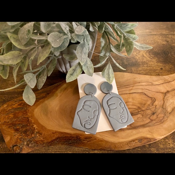 Handmade Abstract Face Clay Polymer Earrings-Grey - Picture 6 of 7